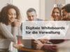 Digitale Whiteboards für die öffentliche Verwaltung. Vier Personen sitzen an einem Tisch und schauen auf einen Laptop-Bildschirm.