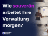 Eine Frau präsentiert im Meeting Raum vor einem Monitor mit der Conceptboard App.